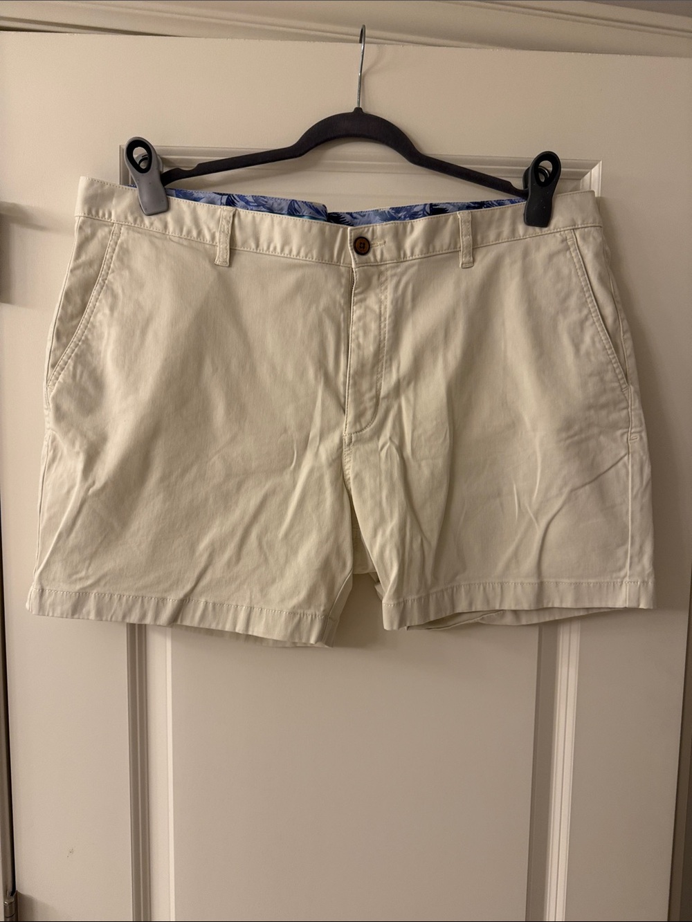 Tommy Bahama Cream Flat-Front Men's Shorts